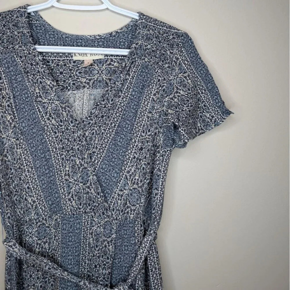 Knox Rose Blue & White Wrap Tie Waist Style Flowy Dress Flutter Sleeve Women S - Picture 6 of 11